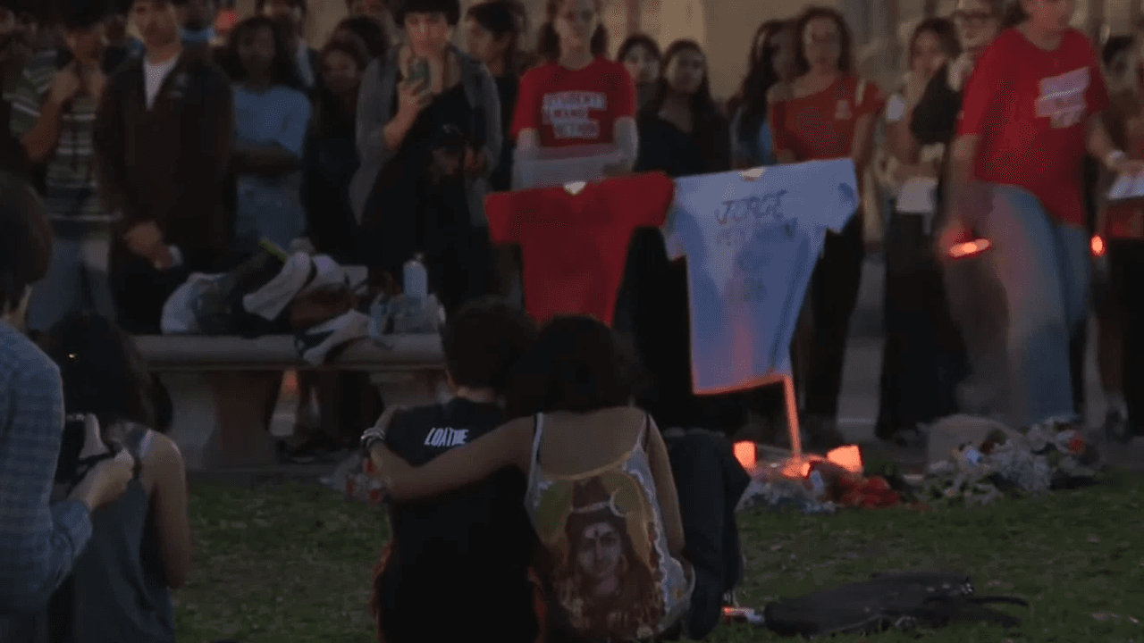 UT Austin students hold candlelight vigil for victims of 6th Street mass shooting