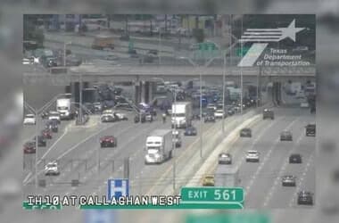 SAPD patrol car involved in multi-vehicle crash on Interstate 10, SAFD says