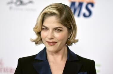 Selma Blair releases lengthy statement from rep following plane arrest