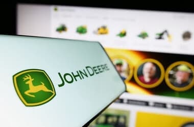 Deere Stock Moves Higher Following Baird's Upgrade Move - Deere (NYSE:DE)